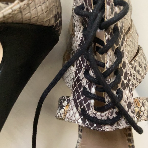 Snake print heelsπ - Picture 7 of 7